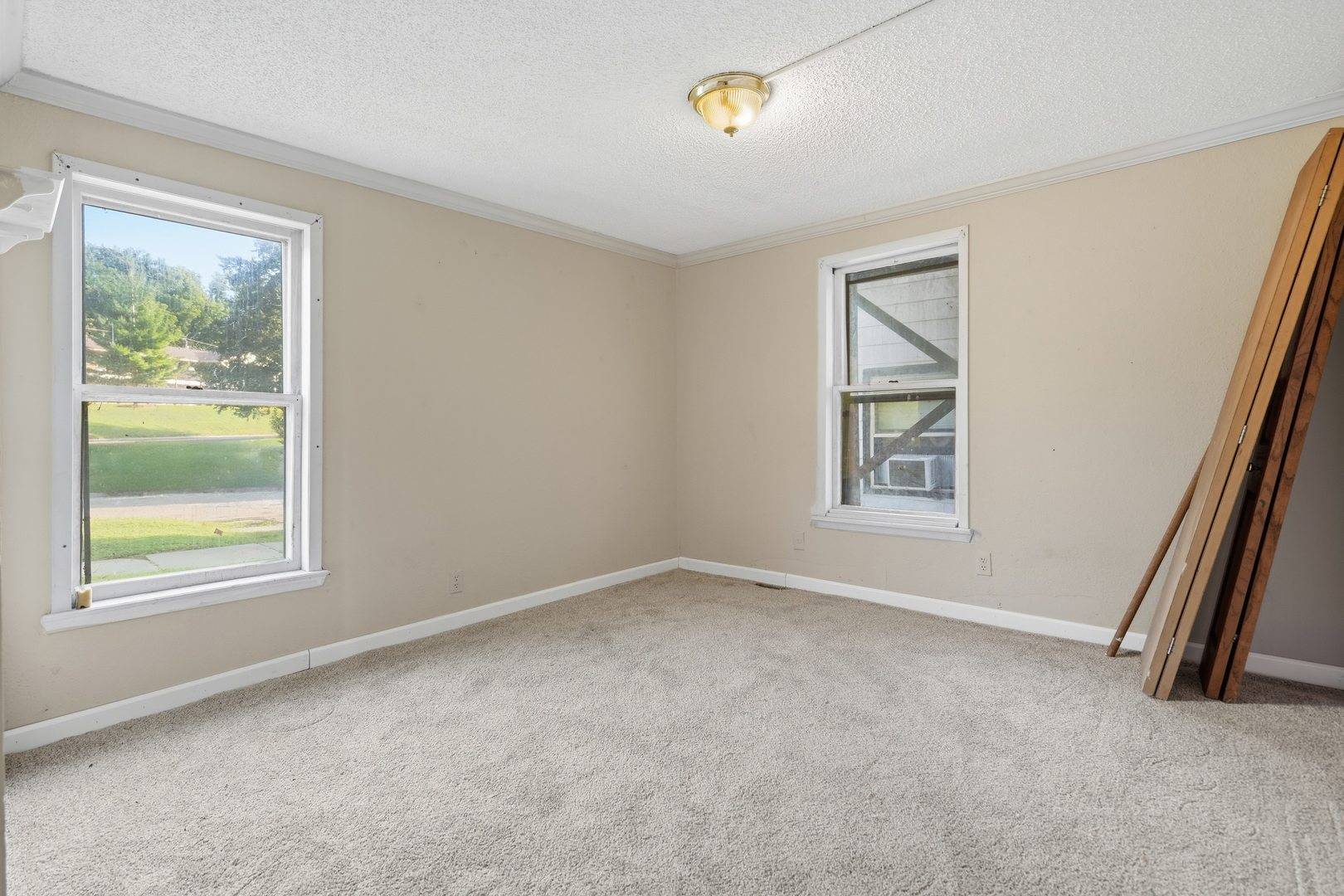 745 1st AVE, Clinton, IA 52732