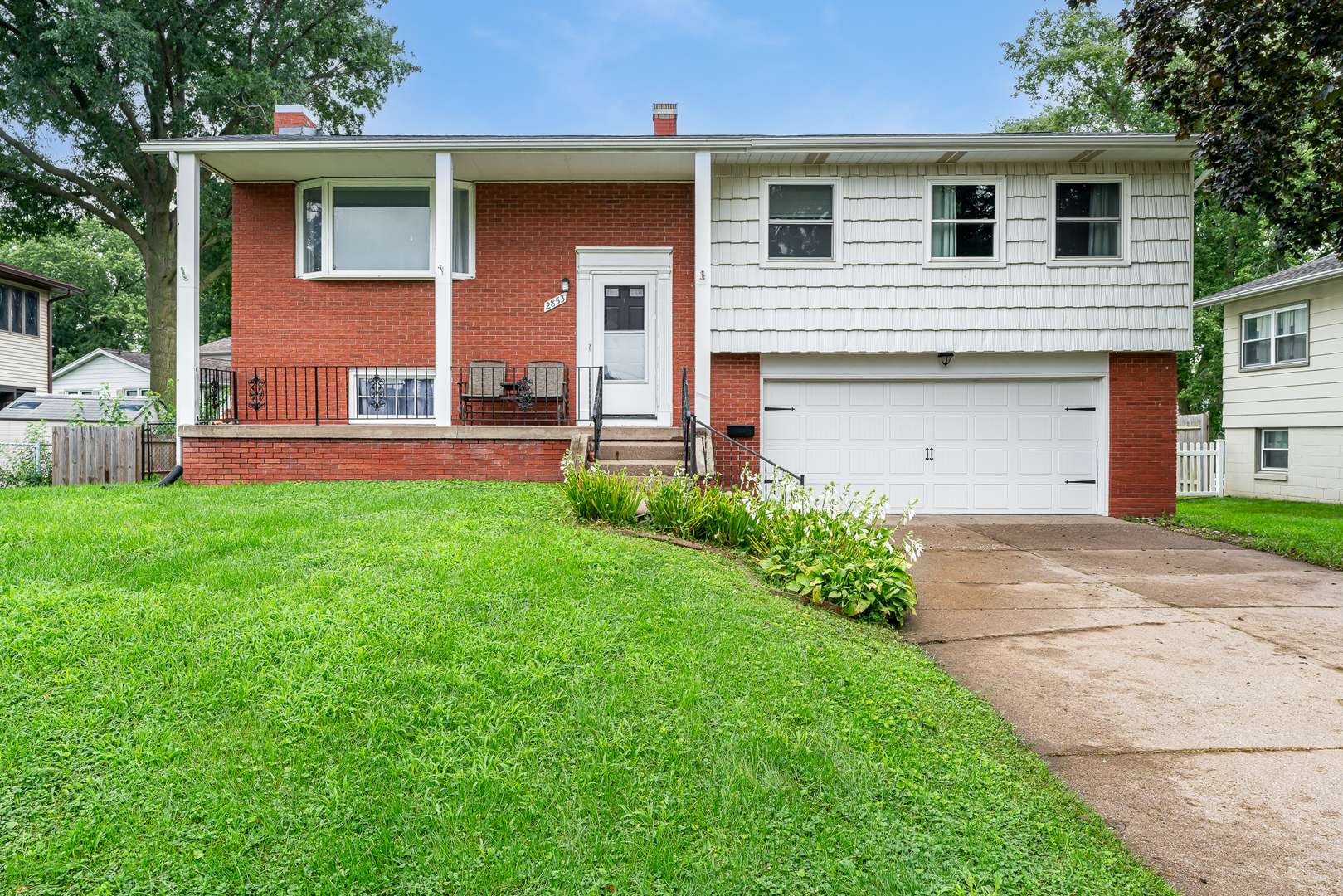 2853 Forest RD, Davenport, IA 52803