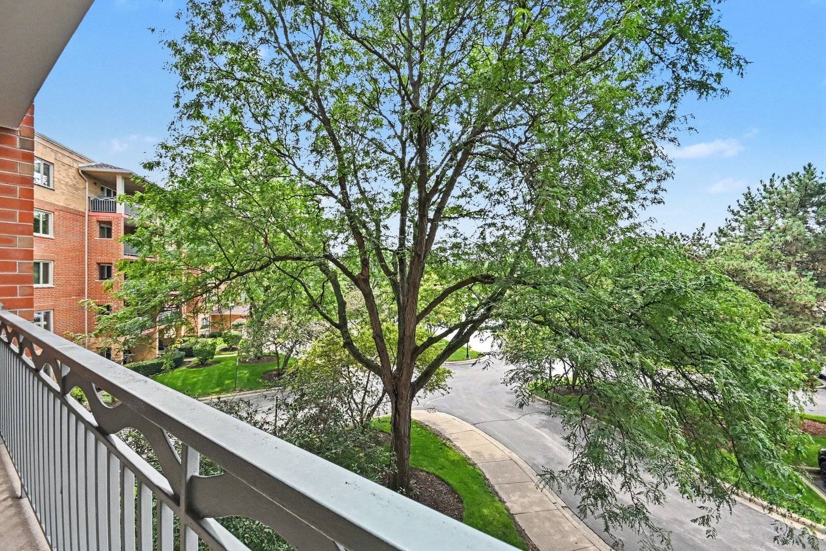 730 Creekside DR #304, Mount Prospect, IL 60056