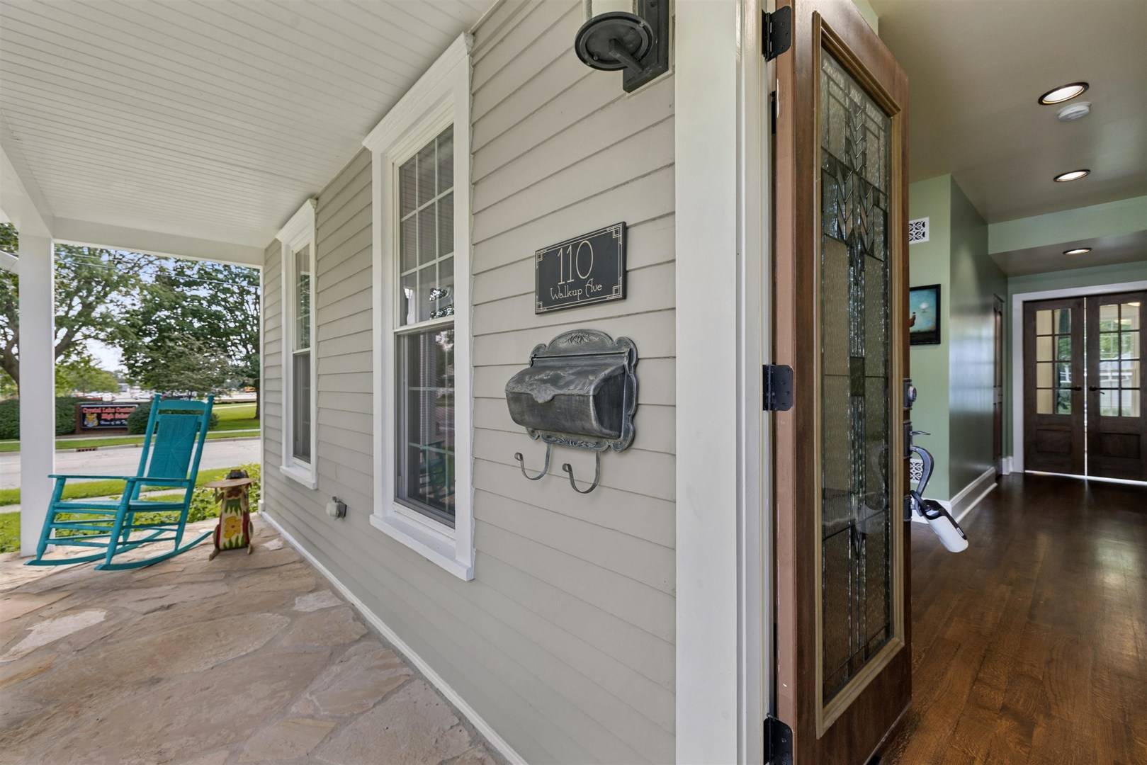 110 S Walkup AVE, Crystal Lake, IL 60014