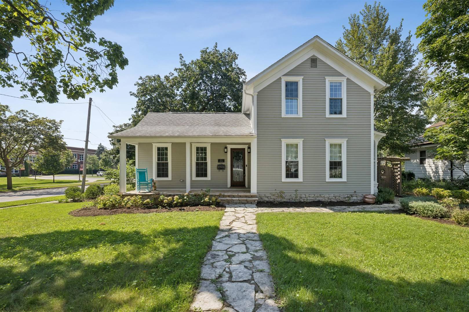 110 S Walkup AVE, Crystal Lake, IL 60014