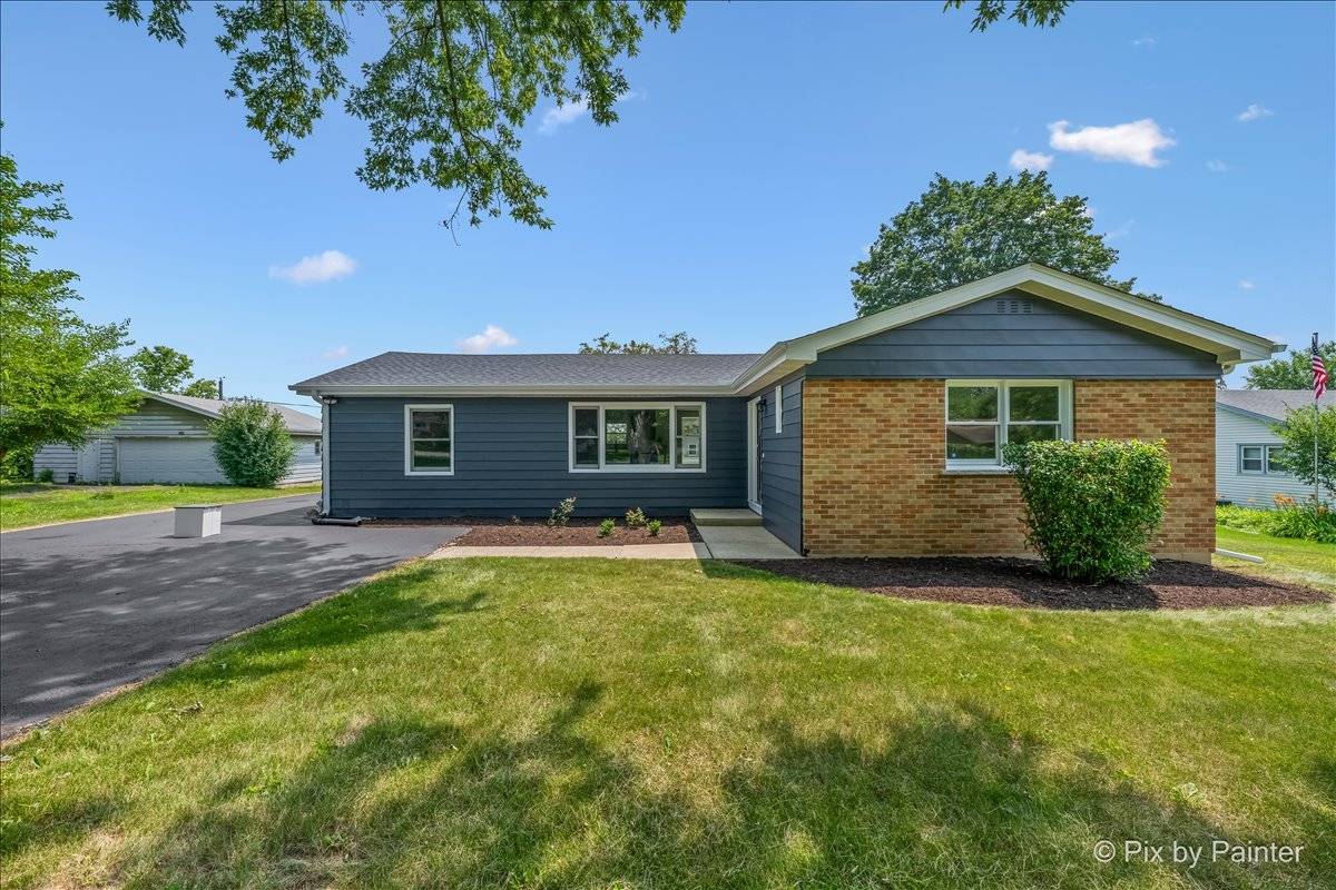 355 Hilltop DR, North Aurora, IL 60542