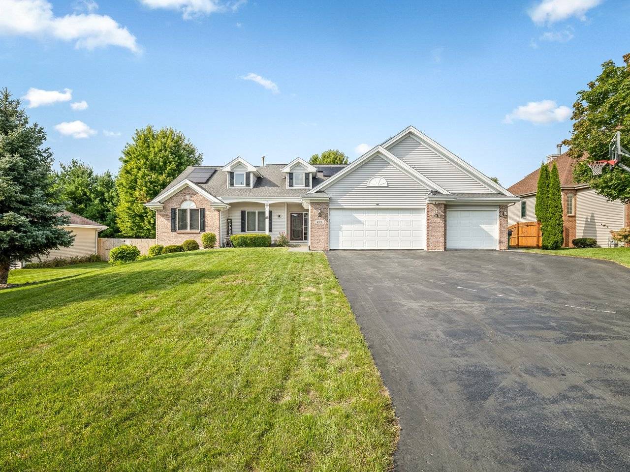 206 Star Fire RD, Poplar Grove, IL 61065