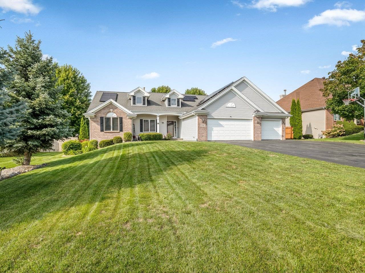 206 Star Fire RD, Poplar Grove, IL 61065