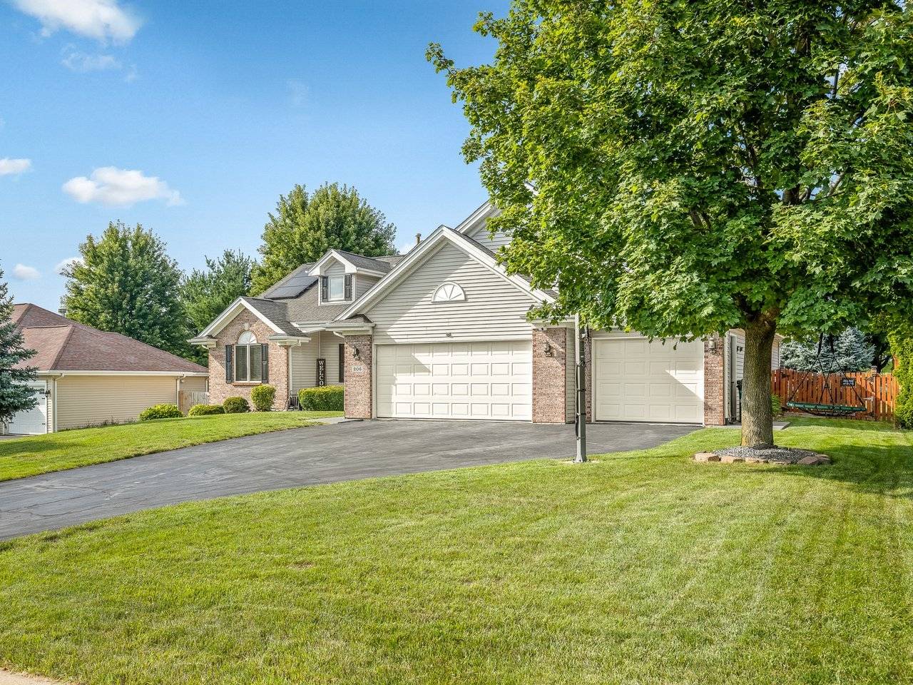 206 Star Fire RD, Poplar Grove, IL 61065