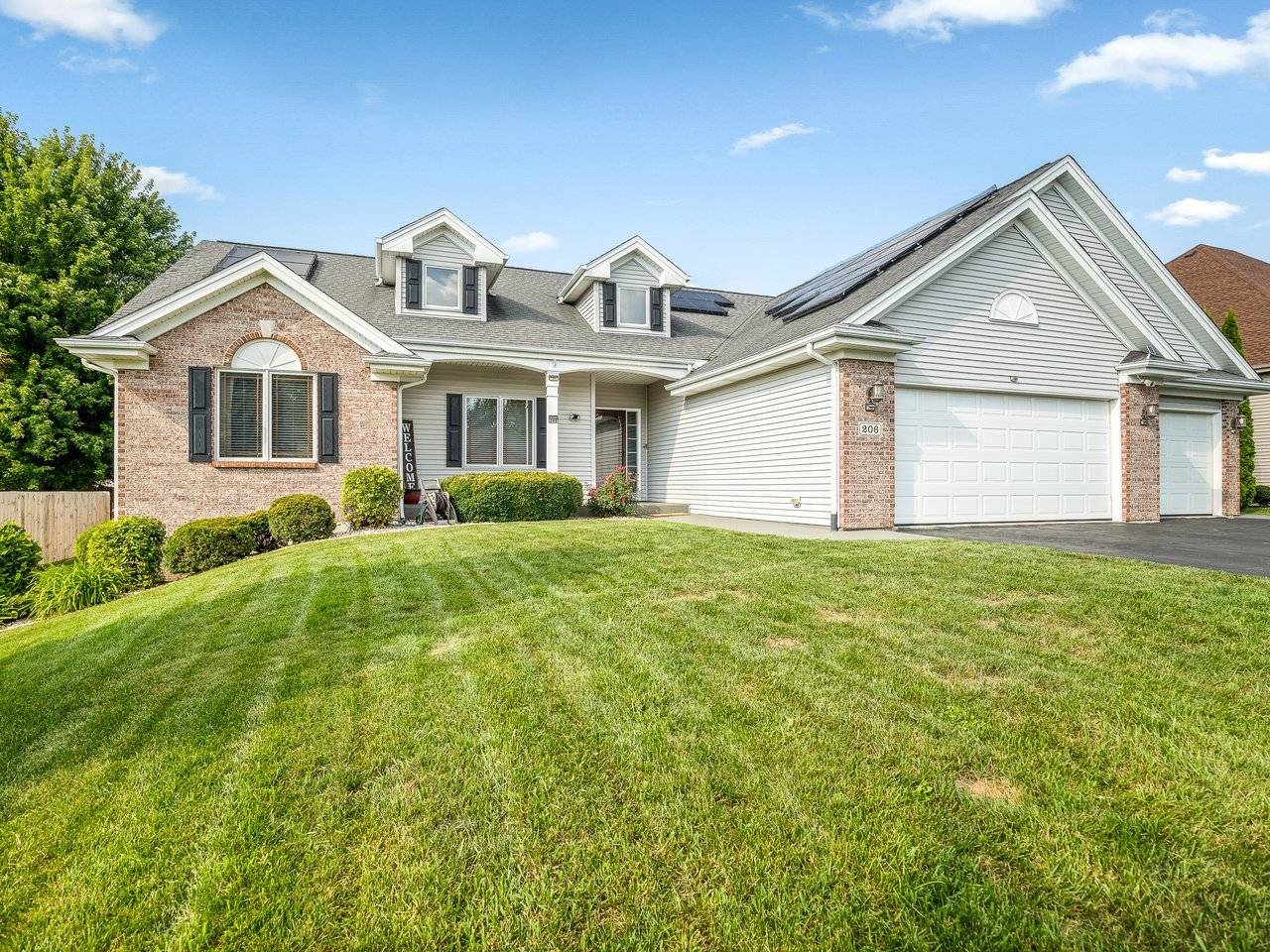 206 Star Fire RD, Poplar Grove, IL 61065
