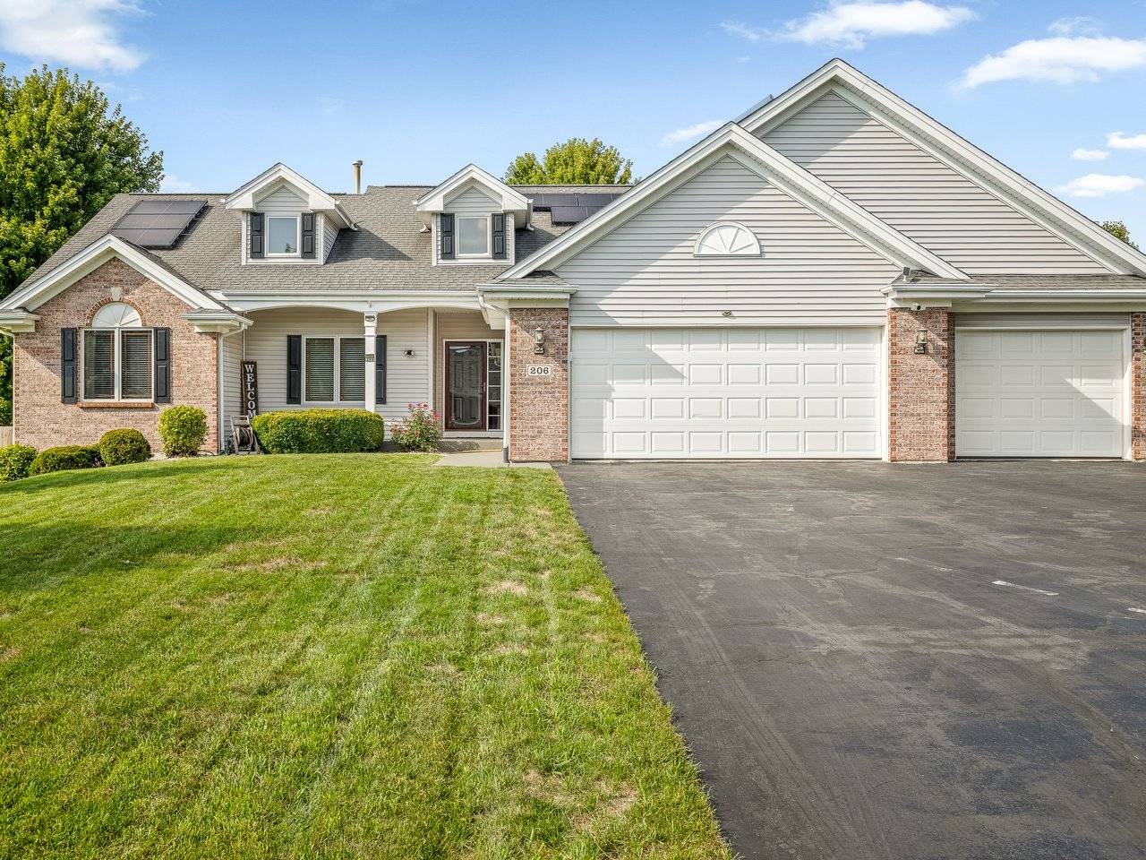 206 Star Fire RD, Poplar Grove, IL 61065