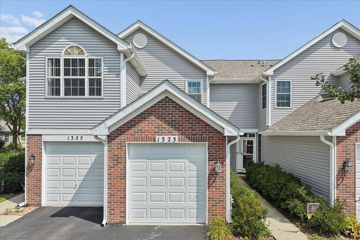 1323 Providence CIR, Elgin, IL 60120