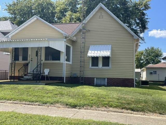 210 N Oak ST, Villa Grove, IL 61956