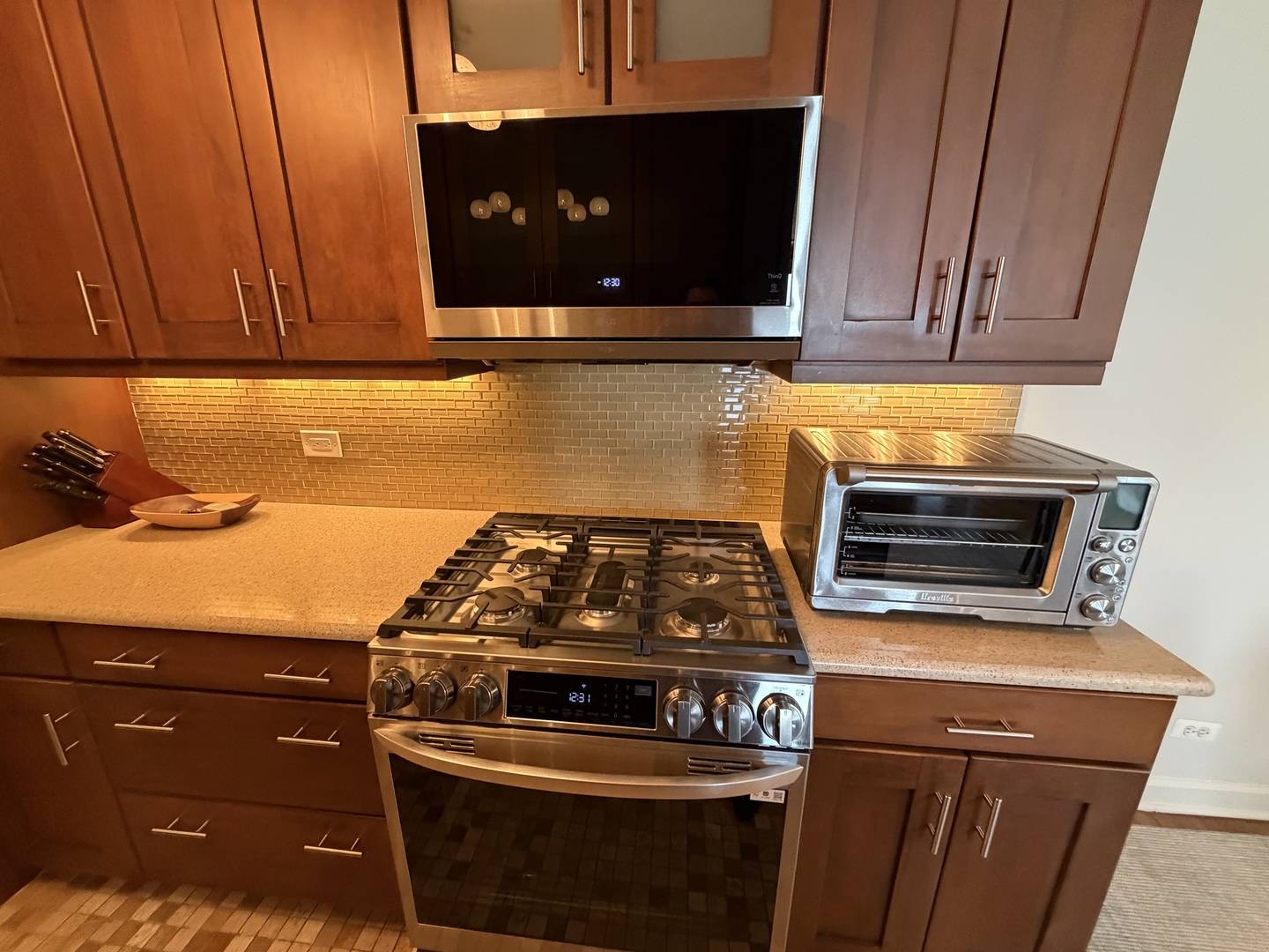 550 W Surf ST #512, Chicago, IL 60657