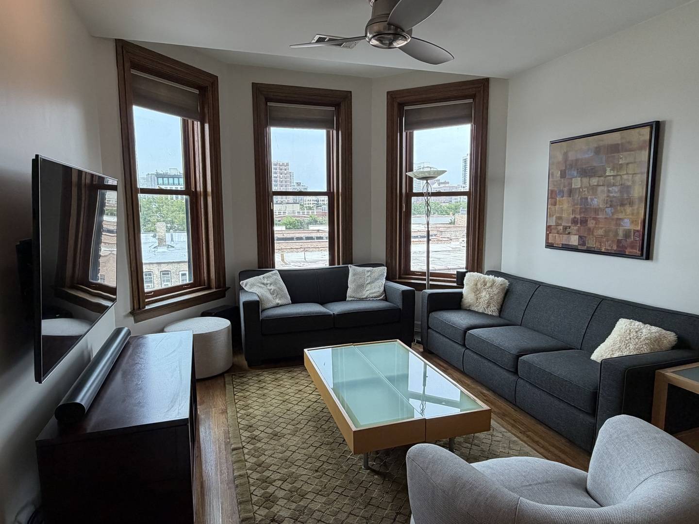 550 W Surf ST #512, Chicago, IL 60657