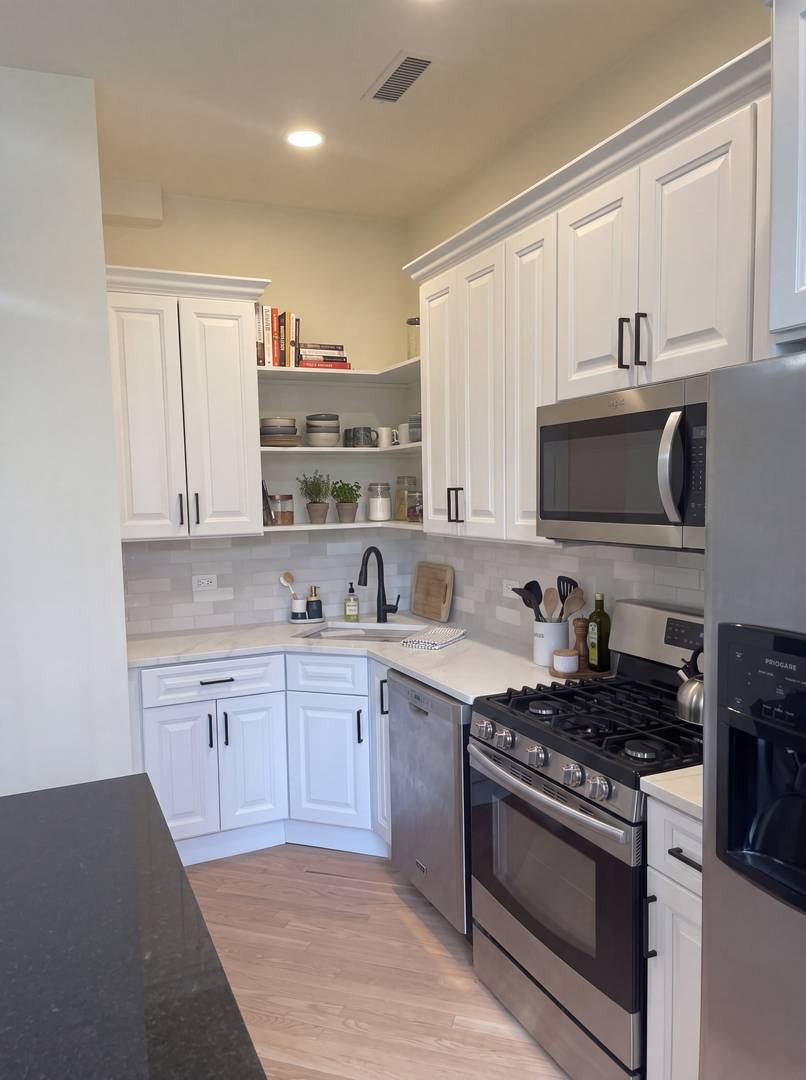 818 N Dearborn ST #3F, Chicago, IL 60610