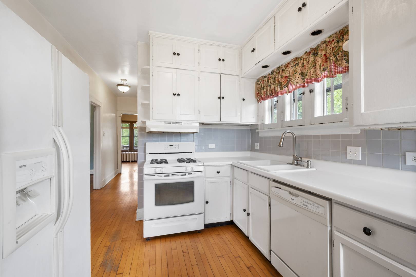 17 N CHESTER AVE, Park Ridge, IL 60068