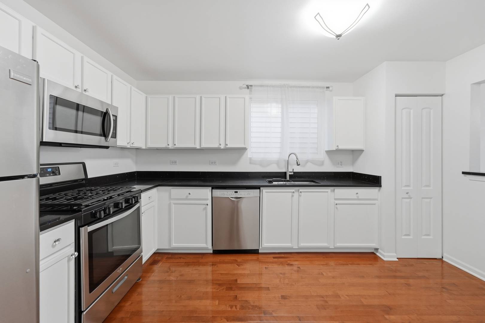 640 Four Seasons BLVD #640, Aurora, IL 60504