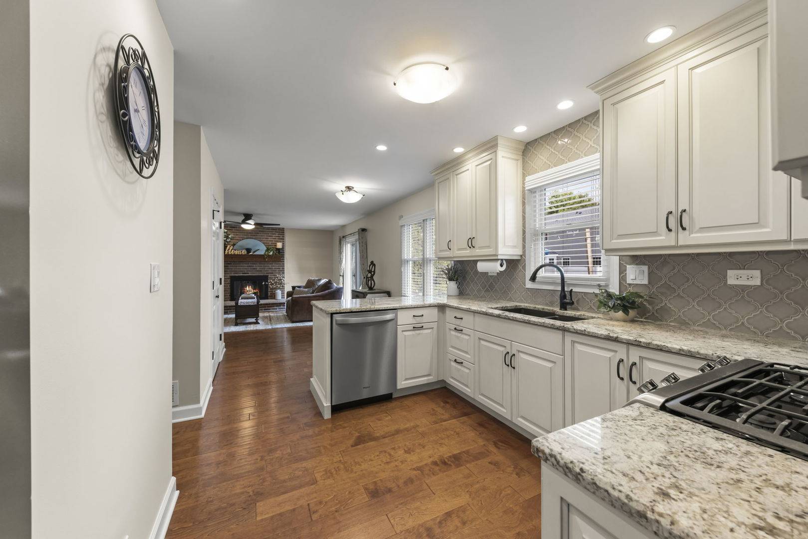 1608 Lois Ann LN, Naperville, IL 60563