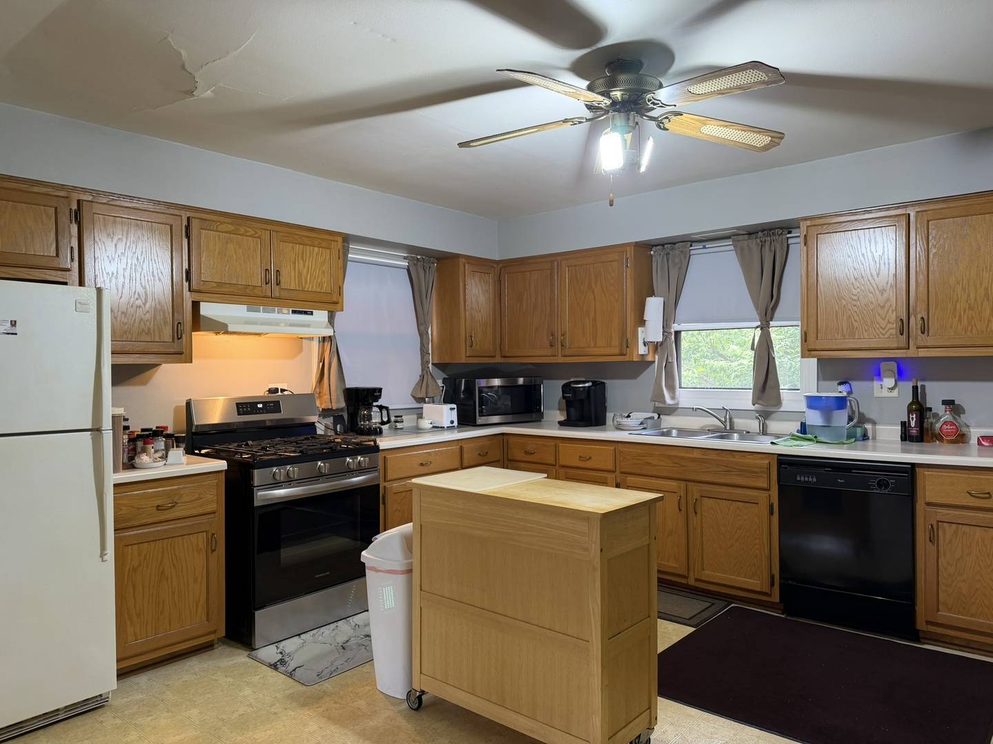 5507 Burwood RD, Oakwood Hills, IL 60013