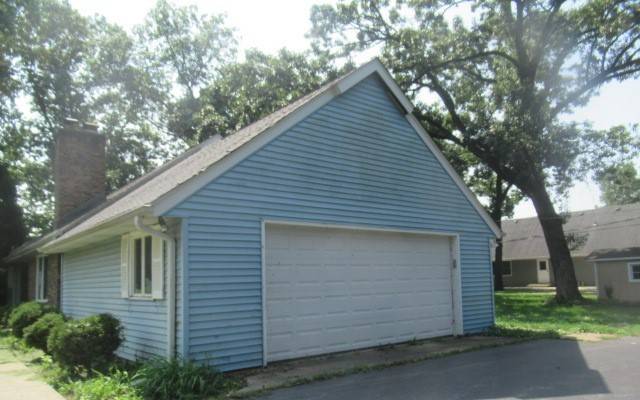 81 Lillian LN, Yorkville, IL 60560