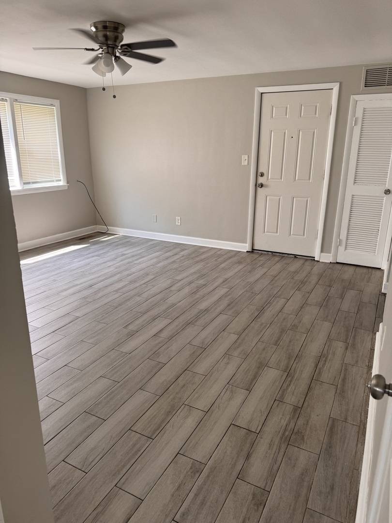 18446 Torrence AVE #1E, Lansing, IL 60438