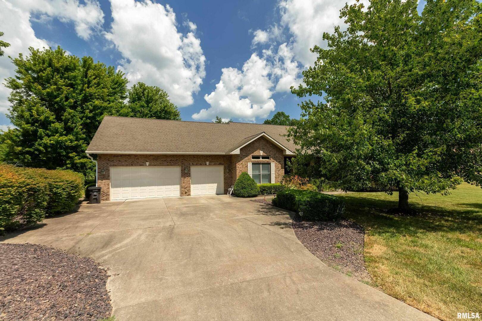 1410 Bradford LN, Carbondale, IL 62901