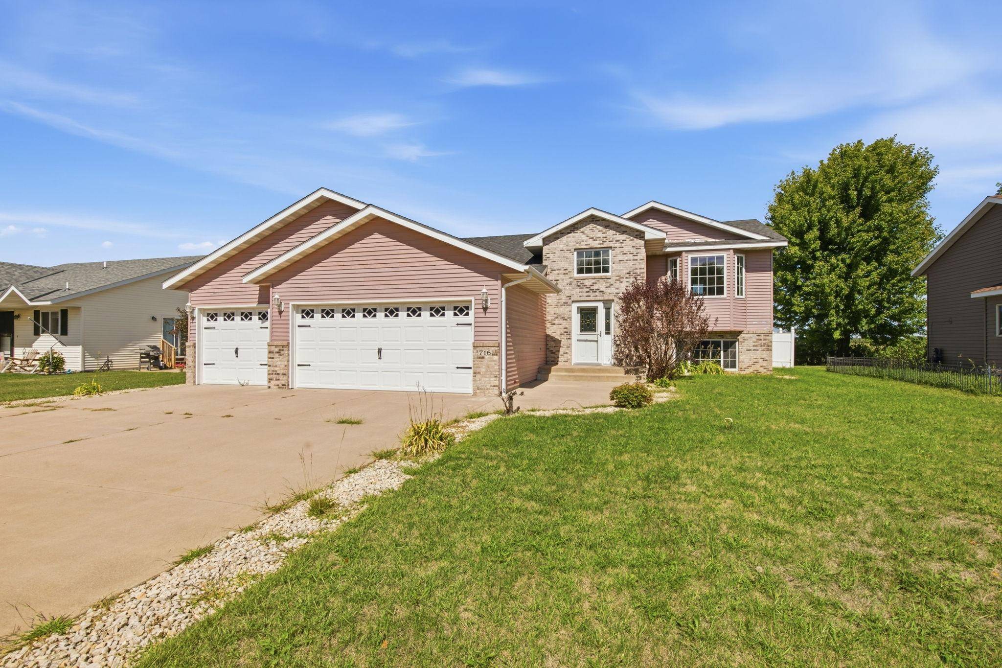 716 Ochotto Lake DR, Avon, MN 56310