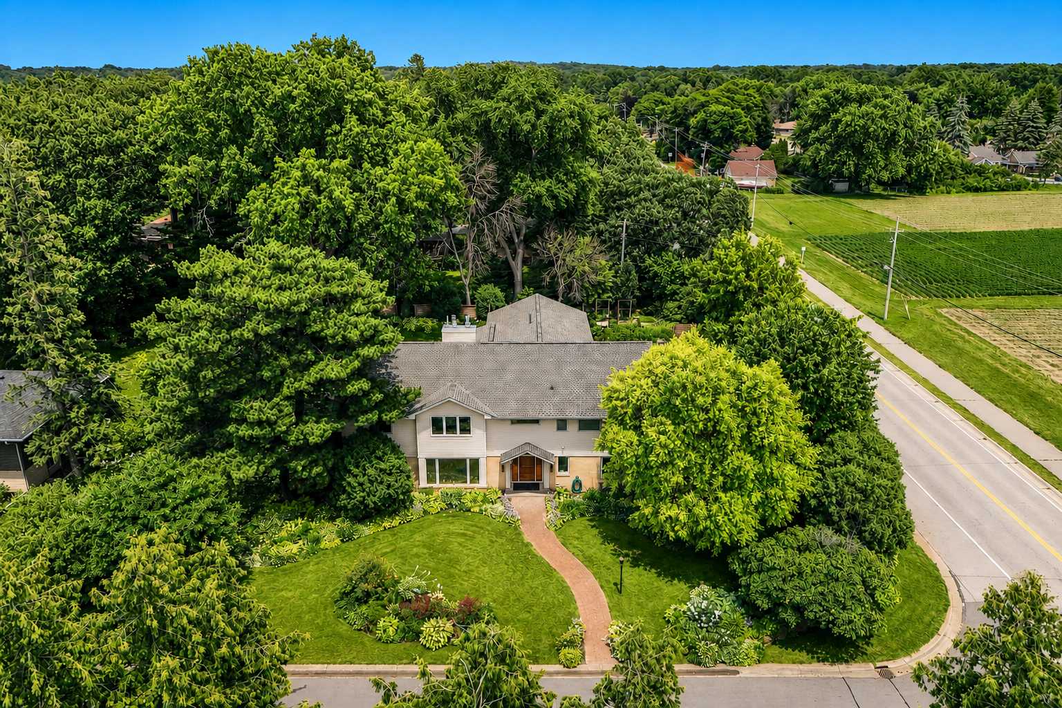14 Mid Oaks RD, Roseville, MN 55113