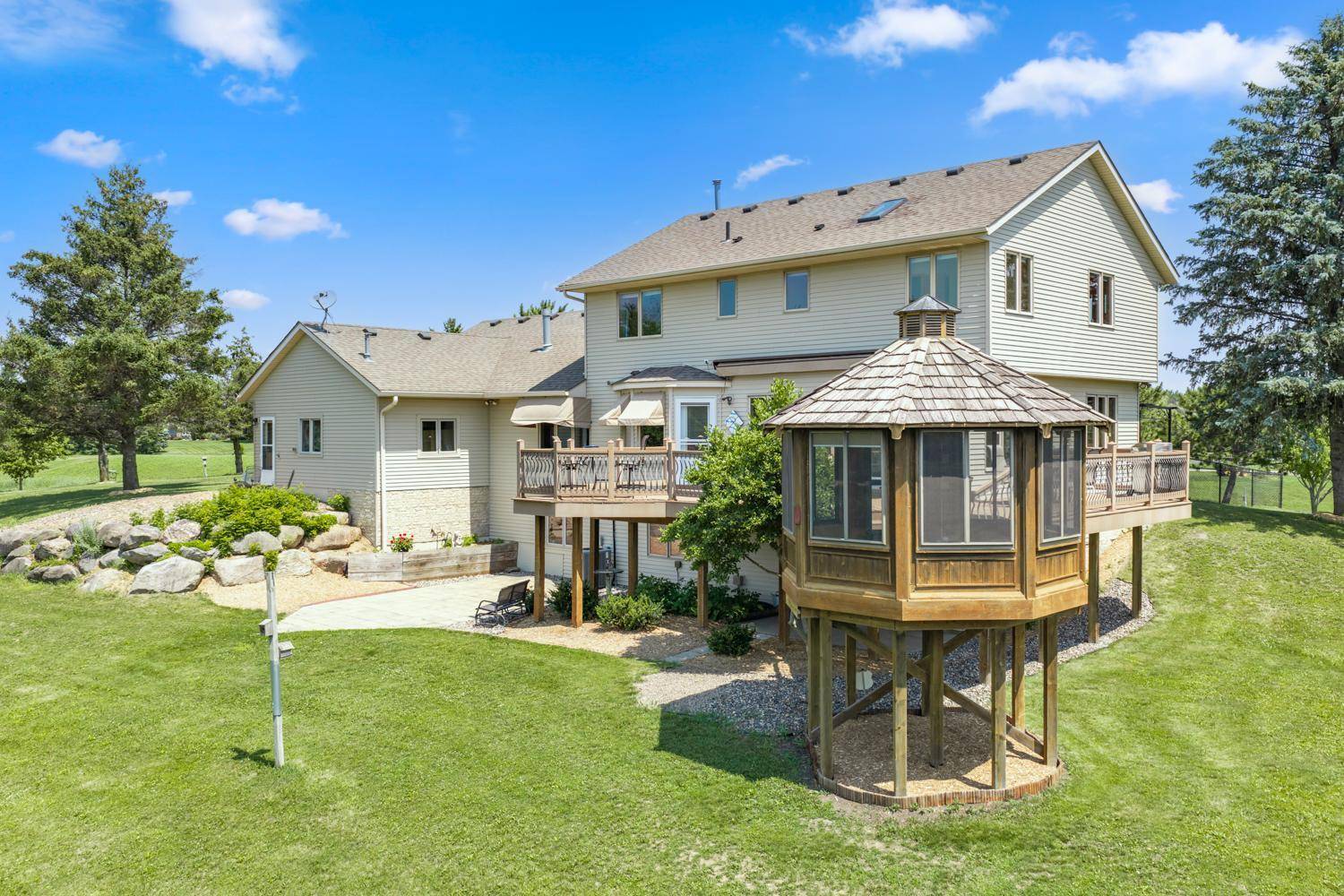 5875 Meadowlark LN, Prior Lake, MN 55372