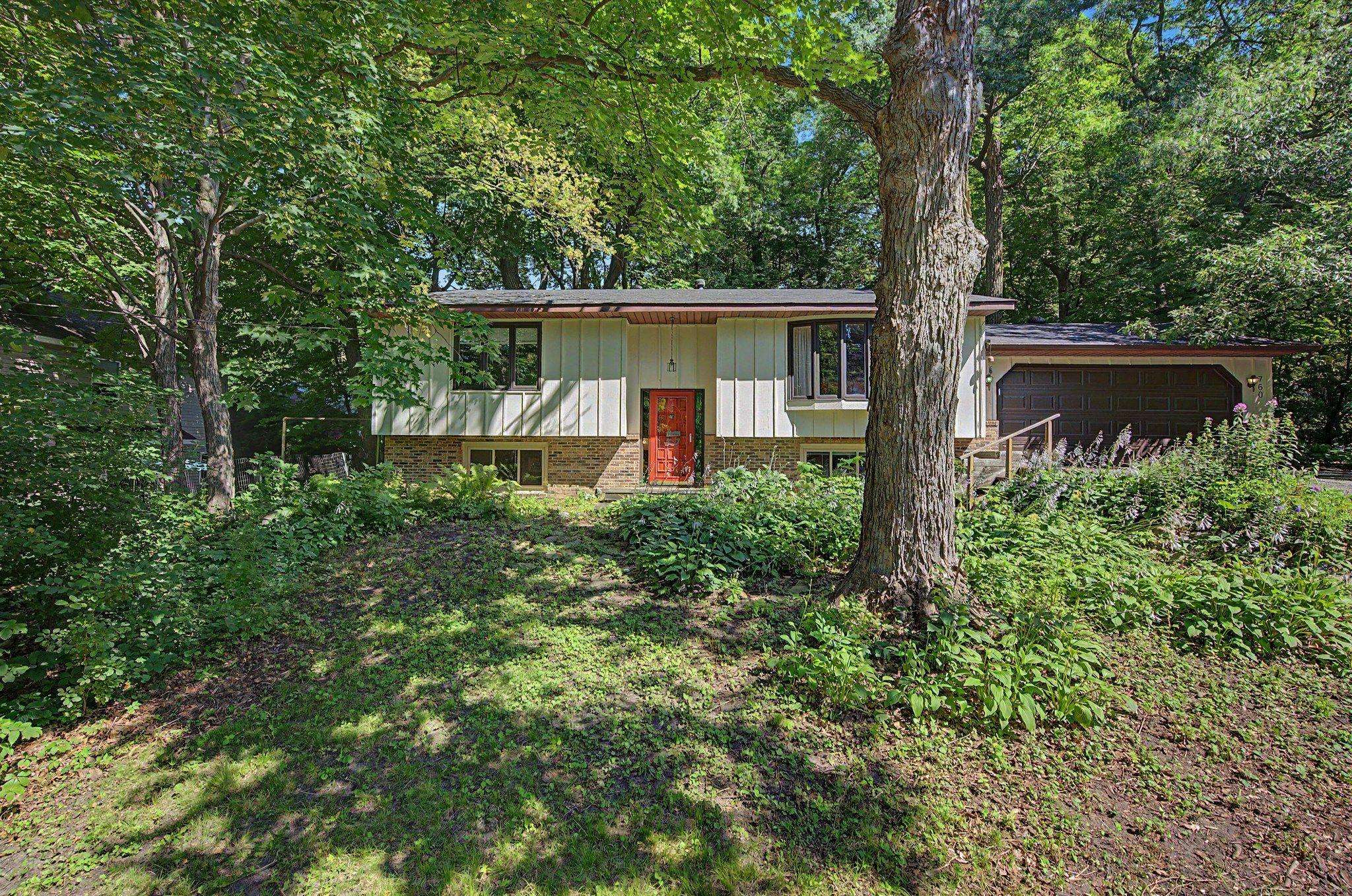 760 Ponderosa DR, Chanhassen, MN 55317