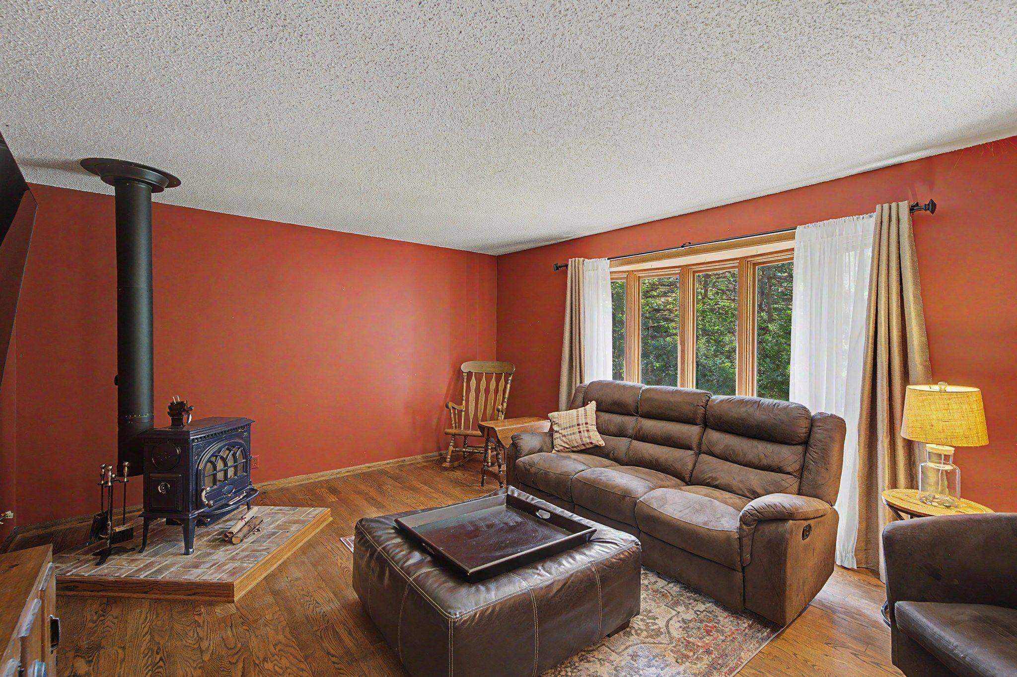 760 Ponderosa DR, Chanhassen, MN 55317