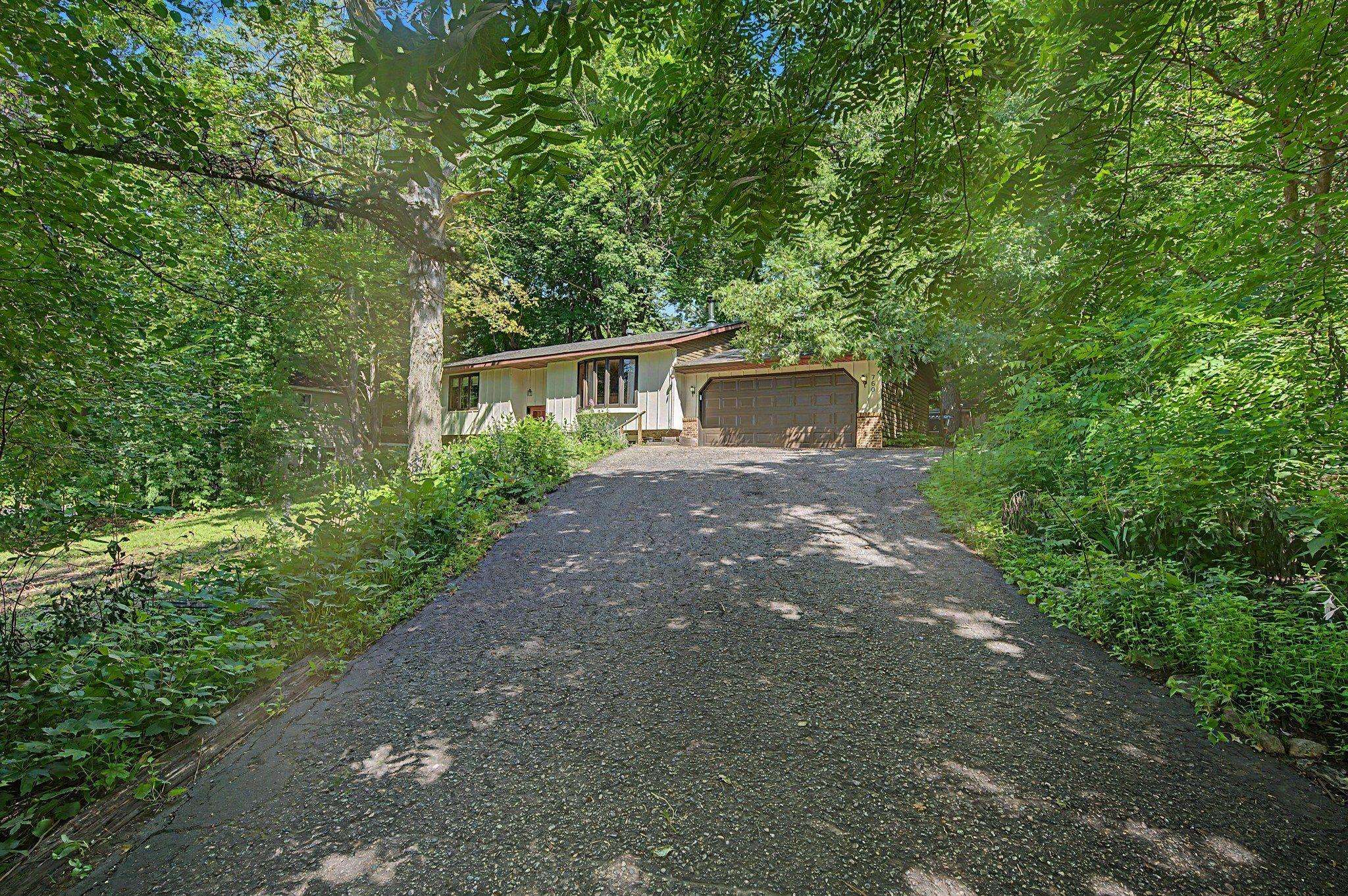760 Ponderosa DR, Chanhassen, MN 55317