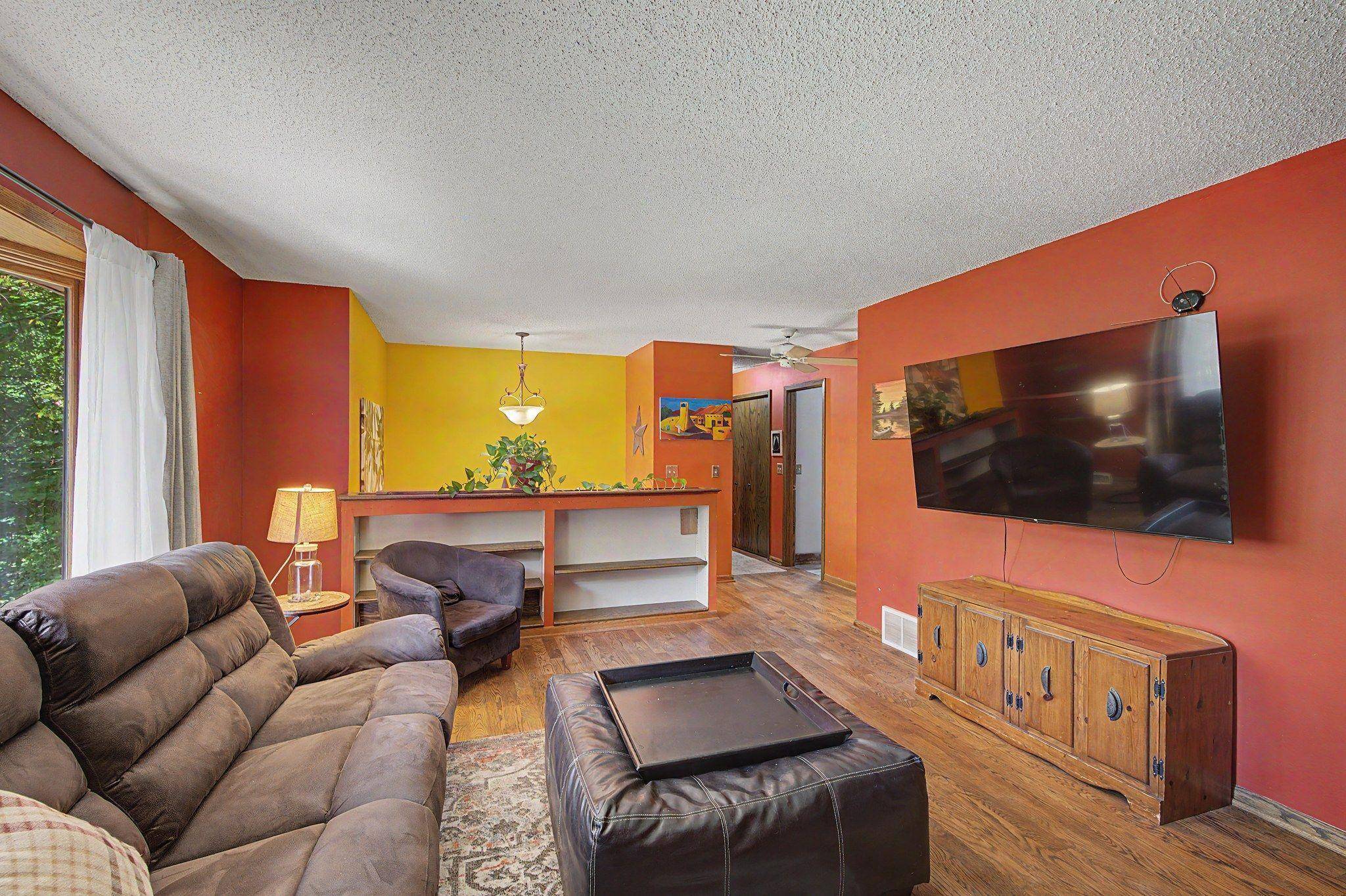 760 Ponderosa DR, Chanhassen, MN 55317
