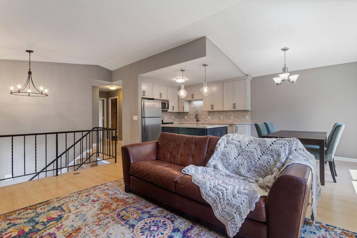 1053 Bridge ST, Shoreview, MN 55126