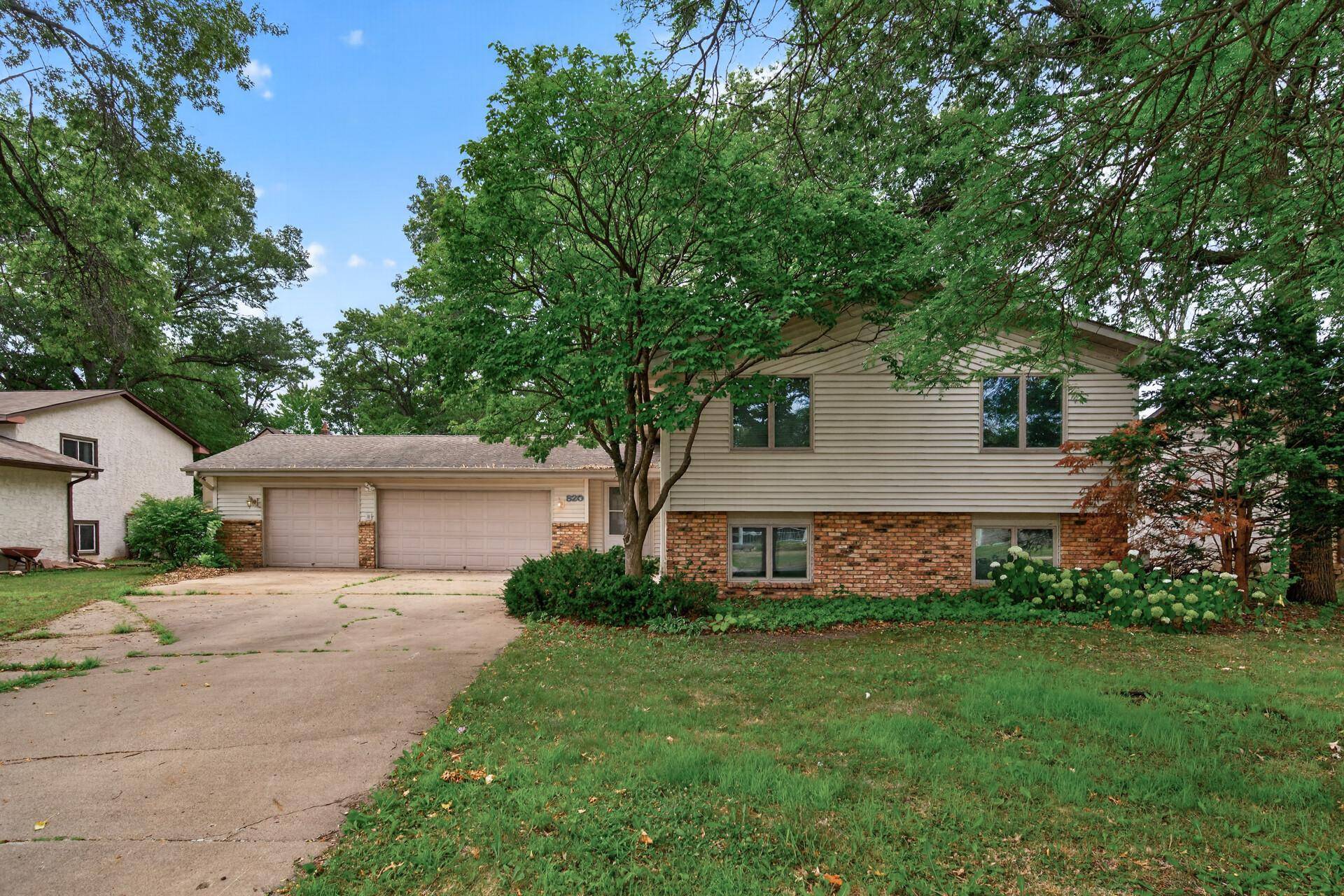 820 86th LN NW, Coon Rapids, MN 55433