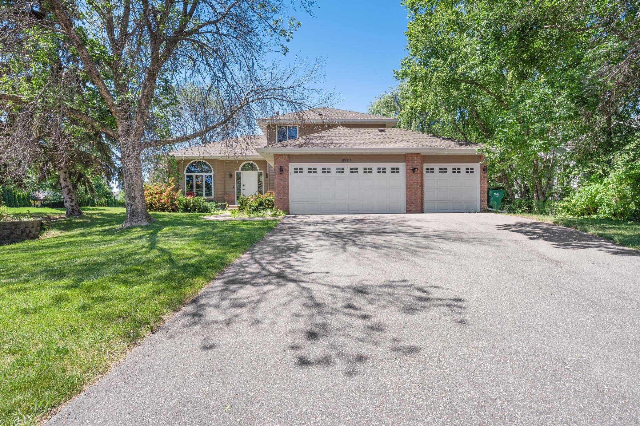 8901 Dunbar Knoll N, Brooklyn Park, MN 55443