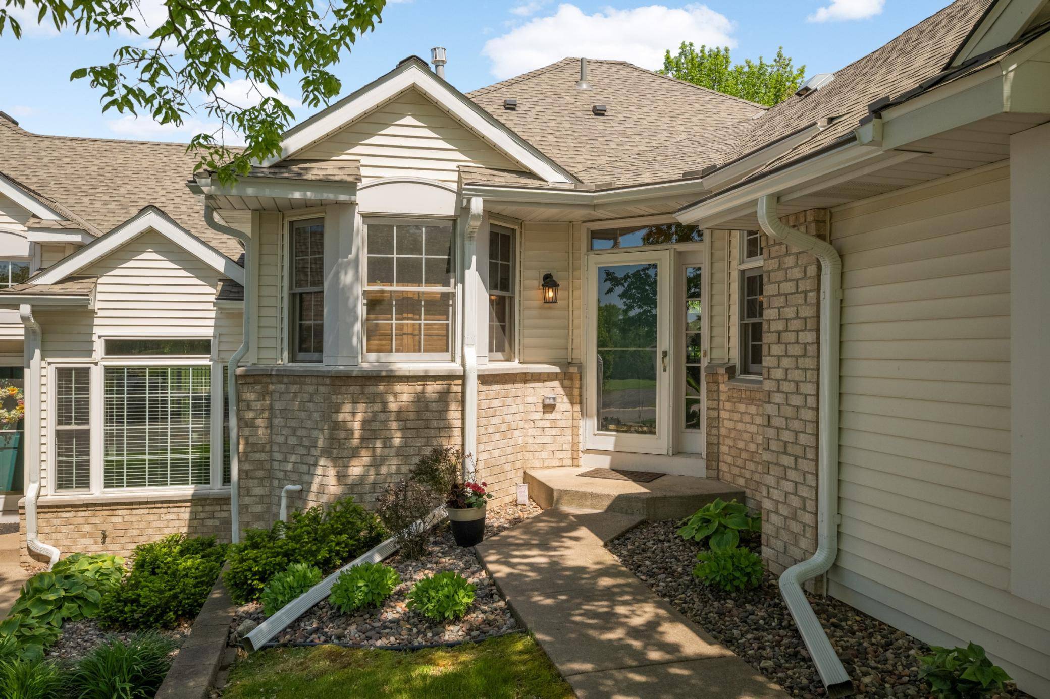 16270 Crystal Hills DR, Lakeville, MN 55044