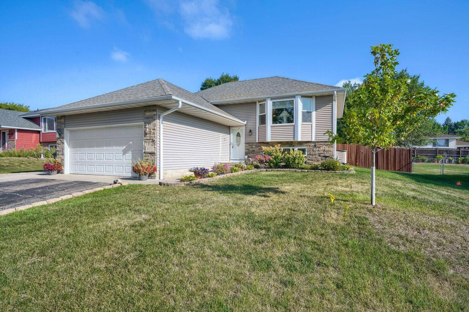 4055 151st ST W, Rosemount, MN 55068