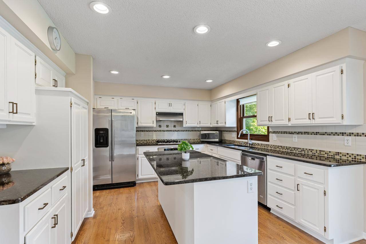 8079 Spruce TRL, Eden Prairie, MN 55347