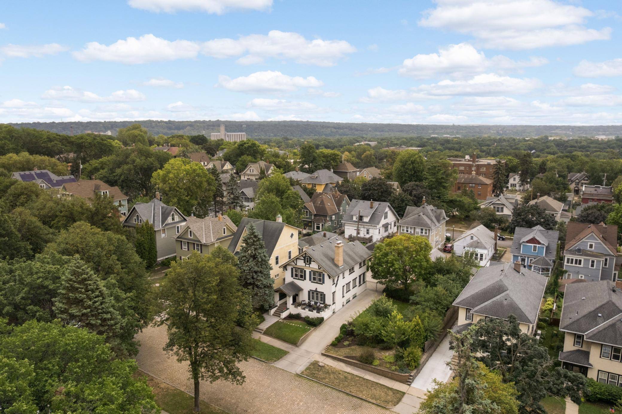 904 Osceola AVE, Saint Paul, MN 55105