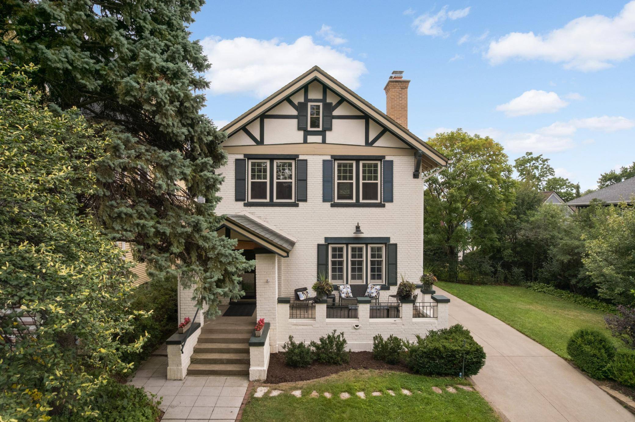 904 Osceola AVE, Saint Paul, MN 55105
