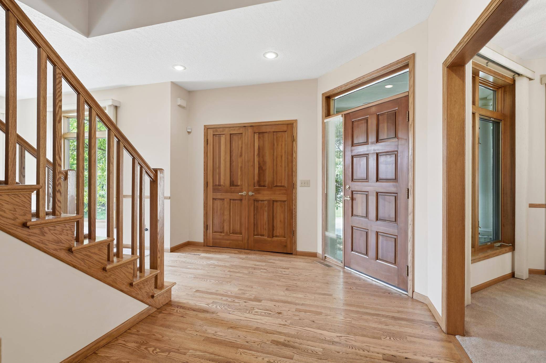 14817 Summit Oaks DR, Burnsville, MN 55337