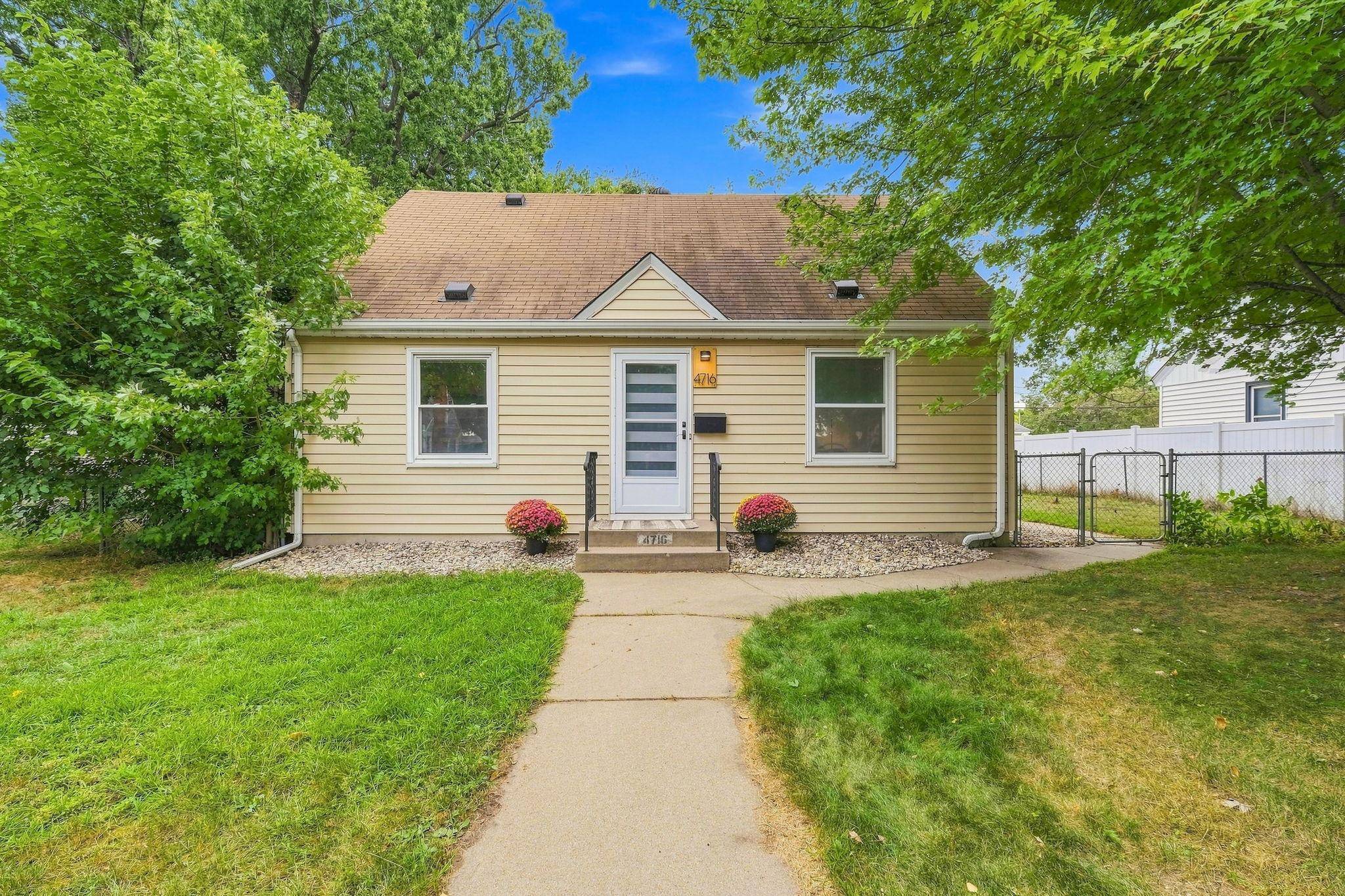 4716 Washburn AVE N, Minneapolis, MN 55430
