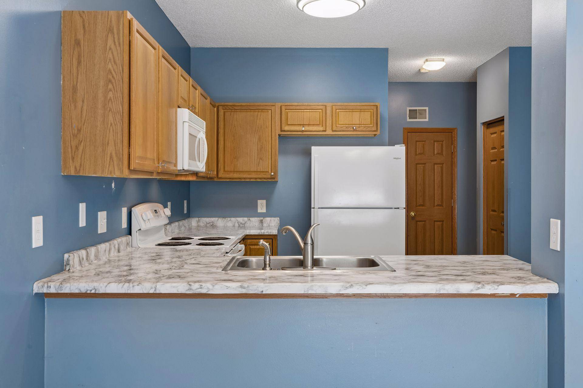 670 Kingfisher LN #G, Woodbury, MN 55125
