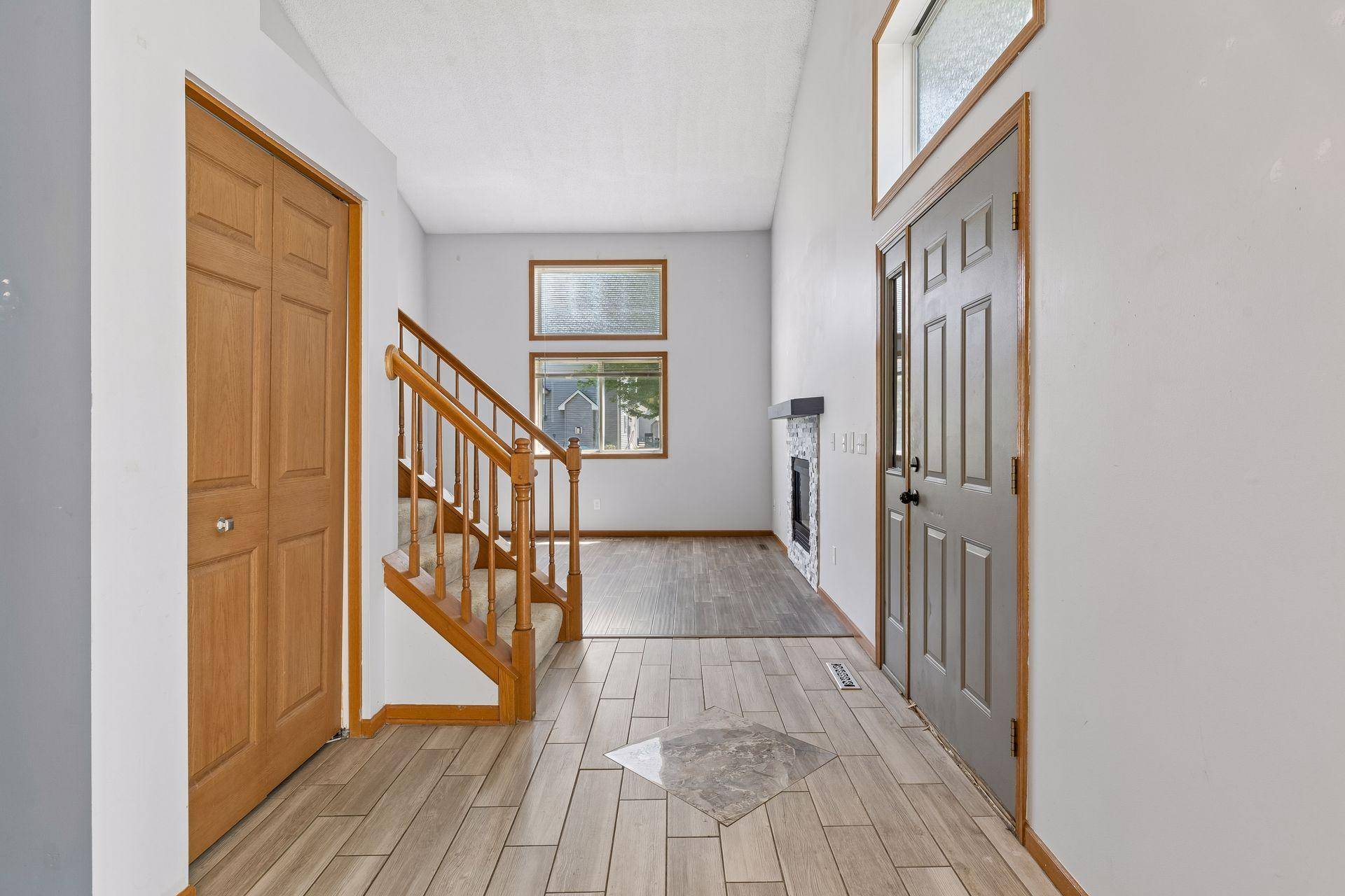 670 Kingfisher LN #G, Woodbury, MN 55125