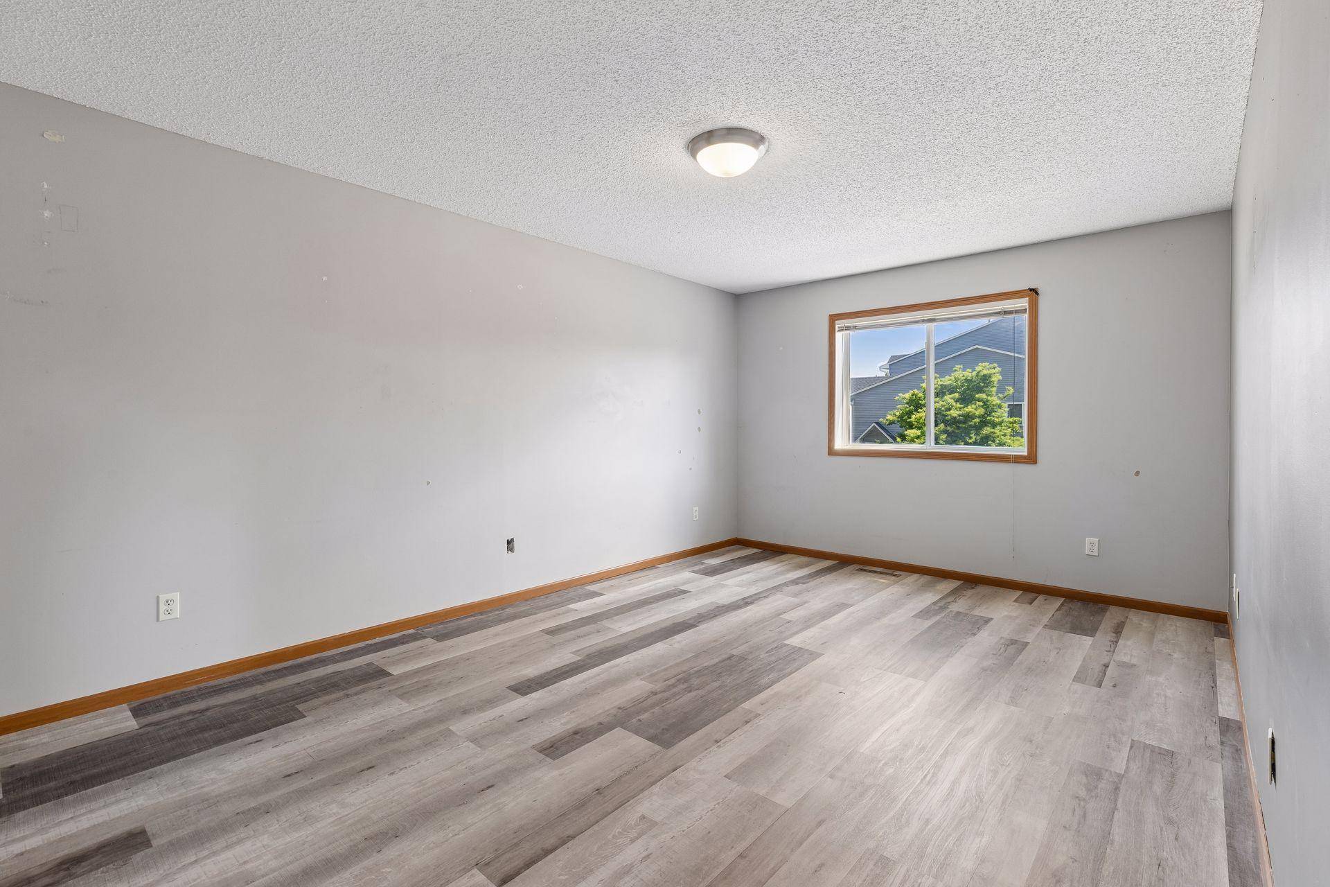 670 Kingfisher LN #G, Woodbury, MN 55125