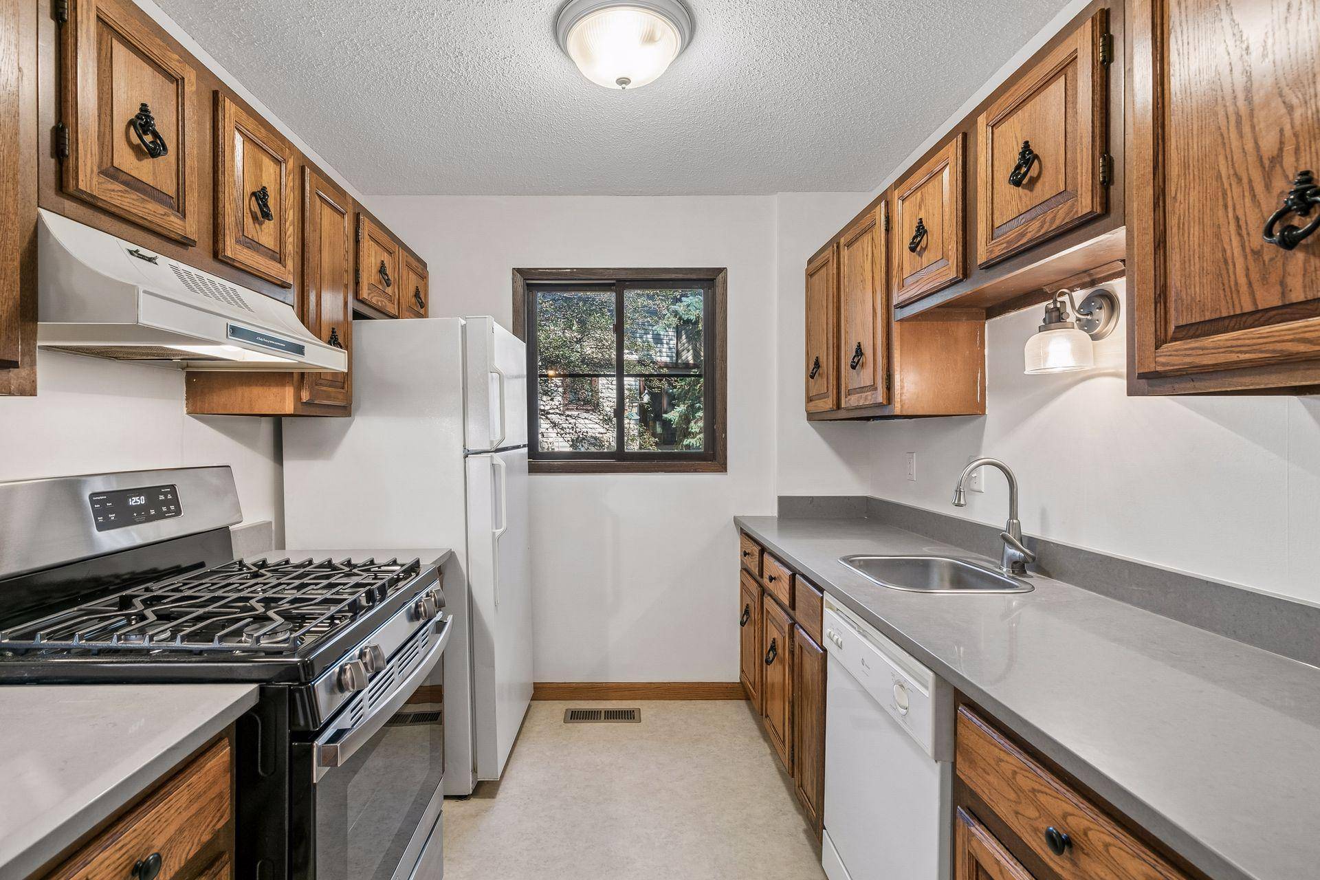 13748 Heather Hills DR, Burnsville, MN 55337