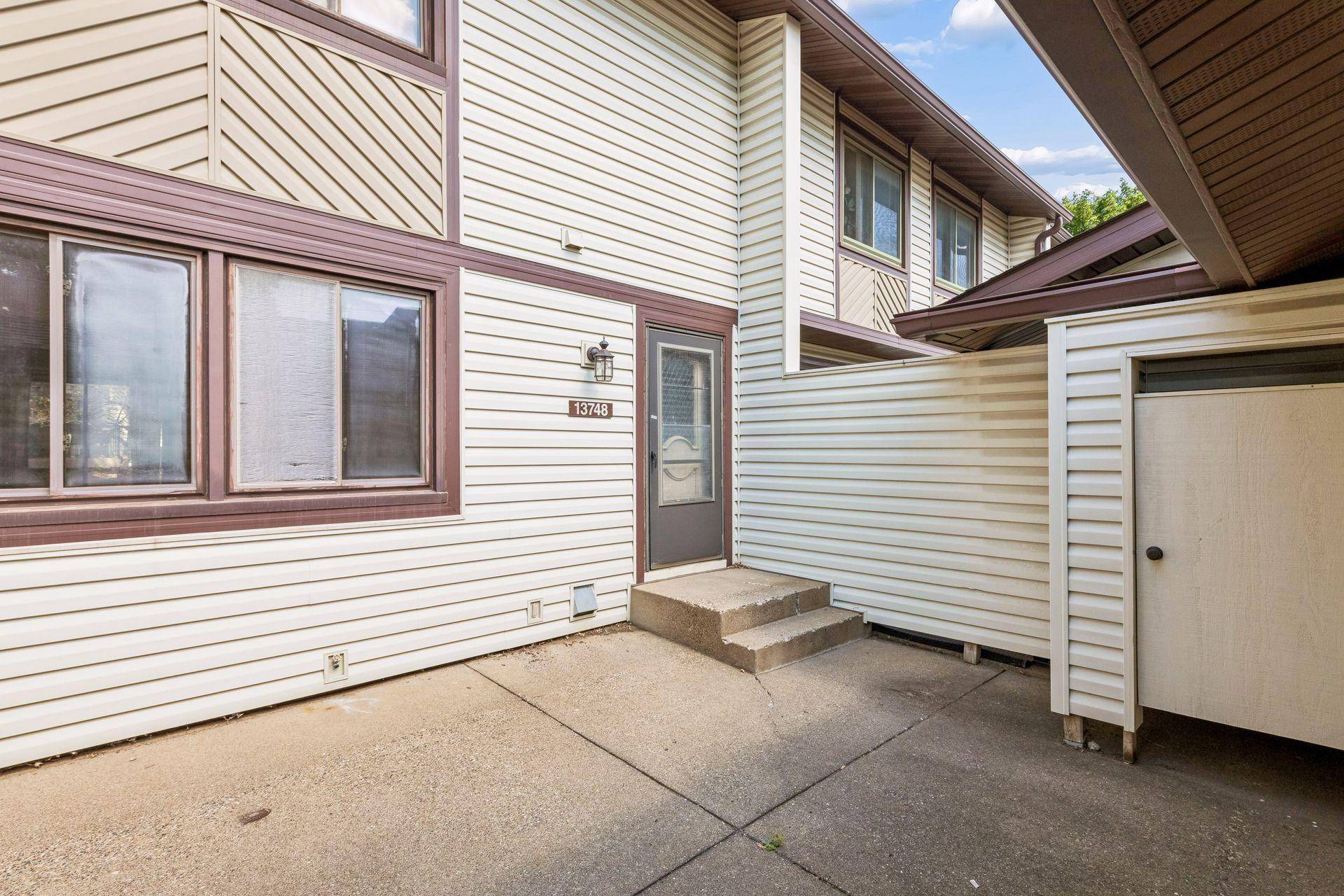 13748 Heather Hills DR, Burnsville, MN 55337