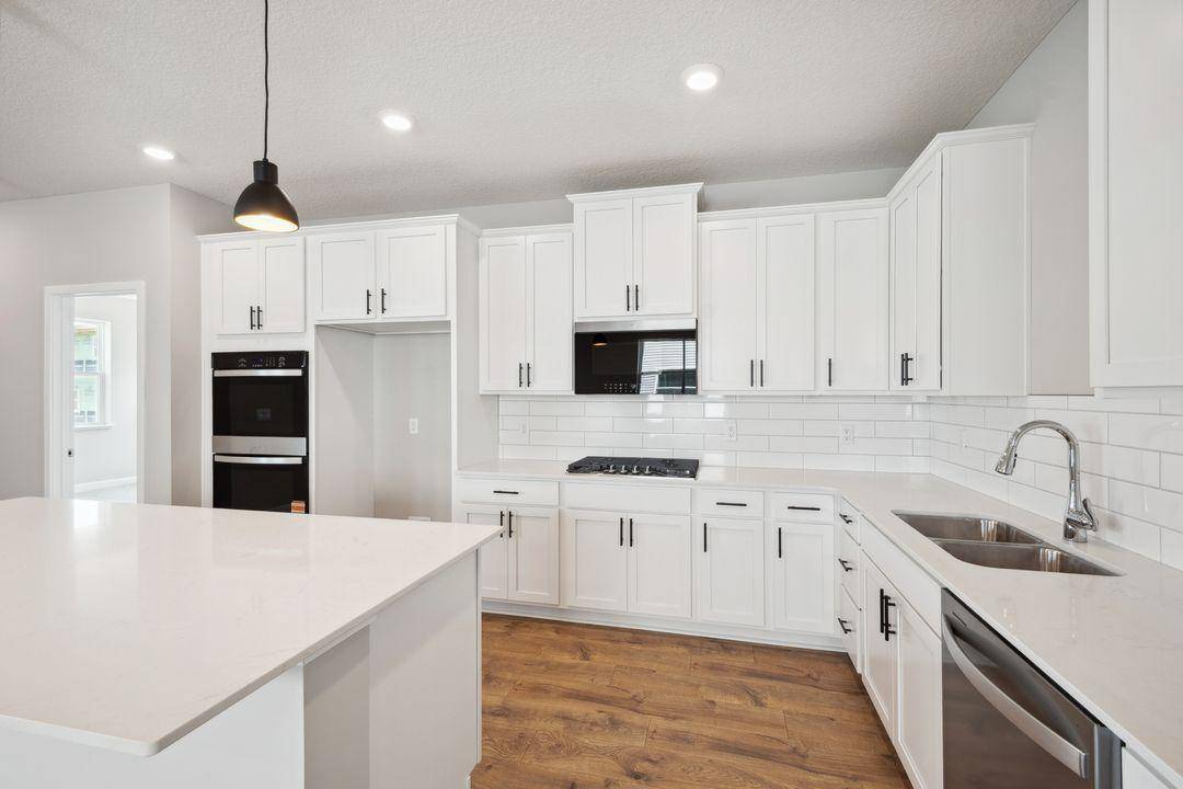 2148 Bluff Heights DR, Shakopee, MN 55379