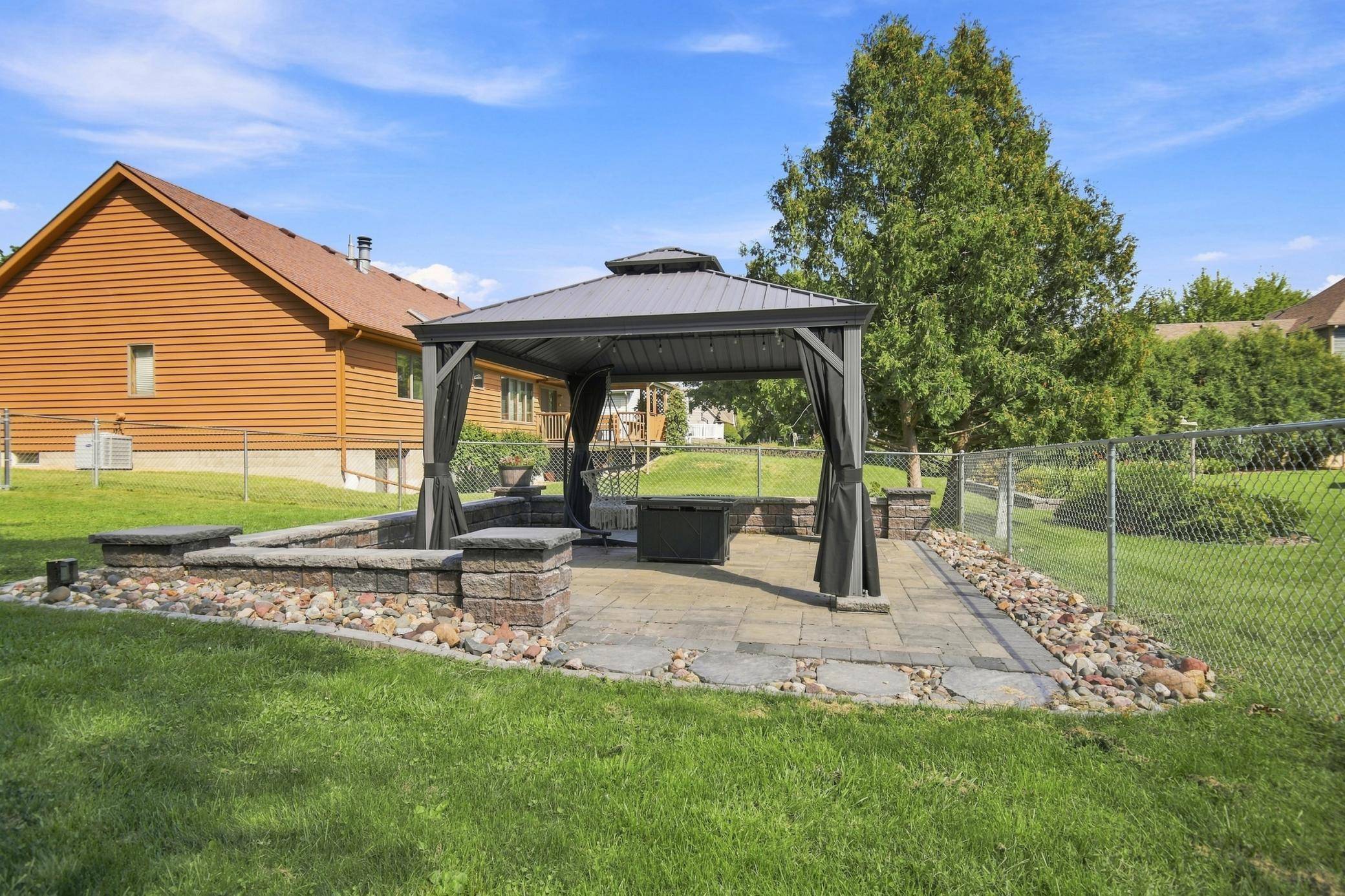 625 16th ST SW, Owatonna, MN 55060