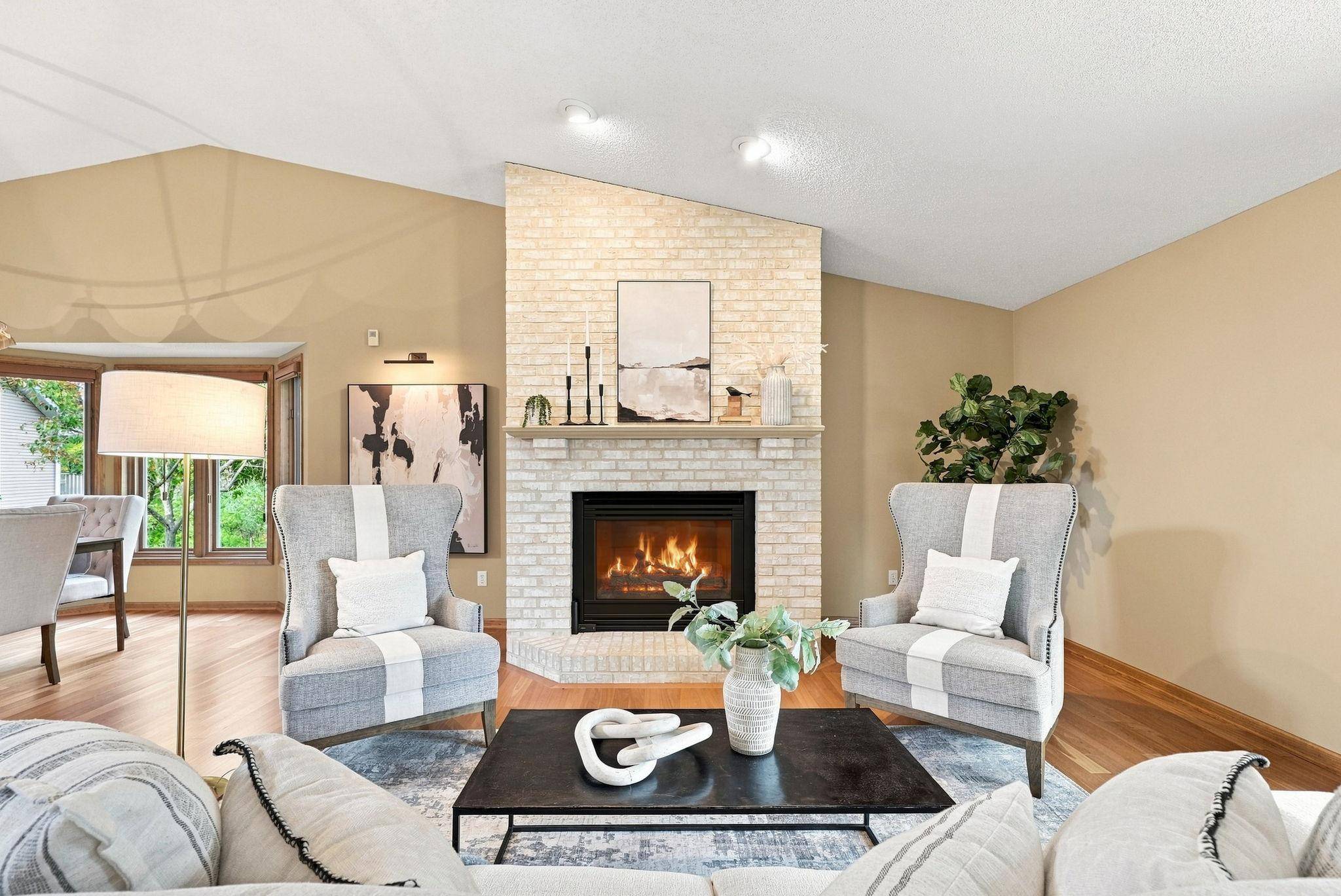 4166 Thornhill LN, Vadnais Heights, MN 55127