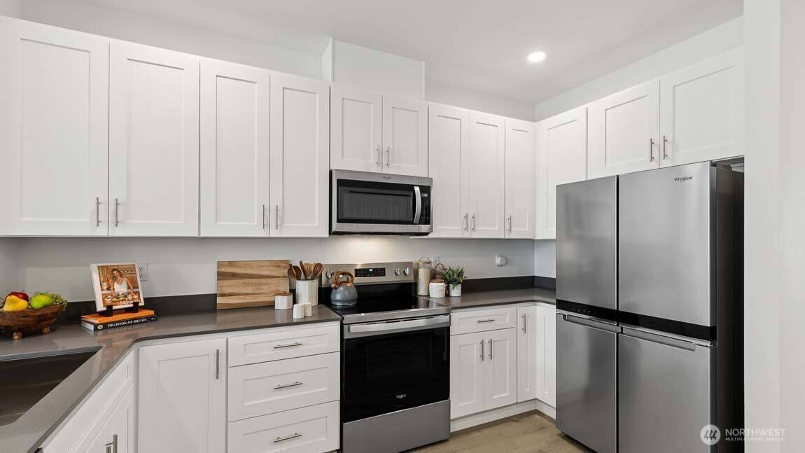 16830 20th AVE W #D6, Lynnwood, WA 98037