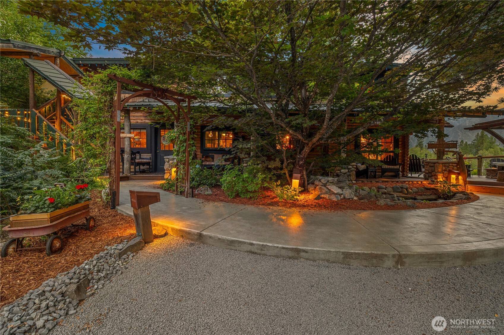 225 Lovely LN, Leavenworth, WA 98826